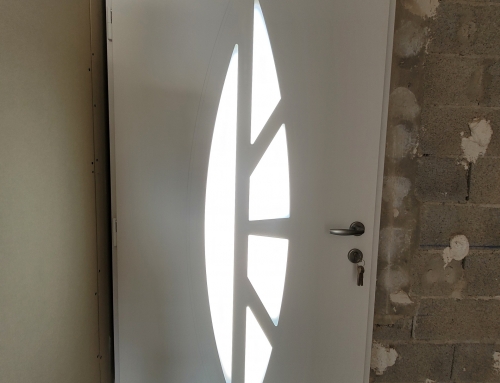 Installation d’une porte d’entrée blindée à La Ciotat : sécurité et design réunis