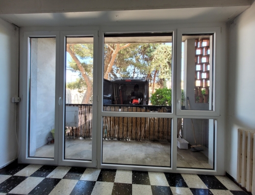 Installation d’une baie vitrée bicolore dans un appartement à La Ciotat